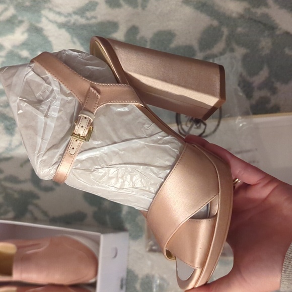 MICHAEL KORS Alexia platform - Picture 2 of 3